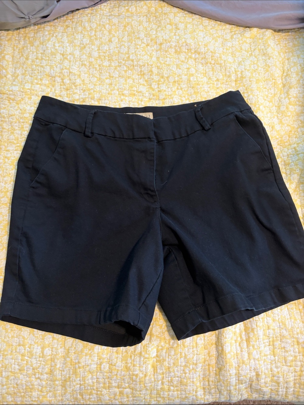 Hybrid & Company Black Tailored Bermuda Shorts